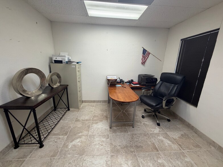 More Photos Of 7745 E Redfield Rd, Scottsdale Warehouse For Sale