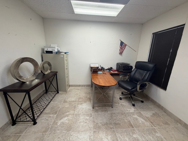 More Photos Of 7745 E Redfield Rd, Scottsdale Warehouse For Sale