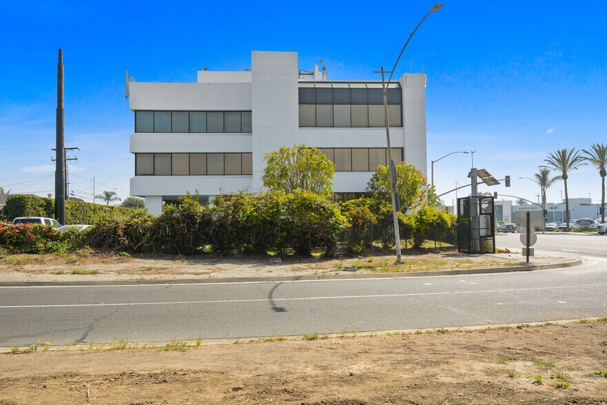 More Photos Of 5155 W Rosecrans Ave, Hawthorne Loft Creative Space For Sale