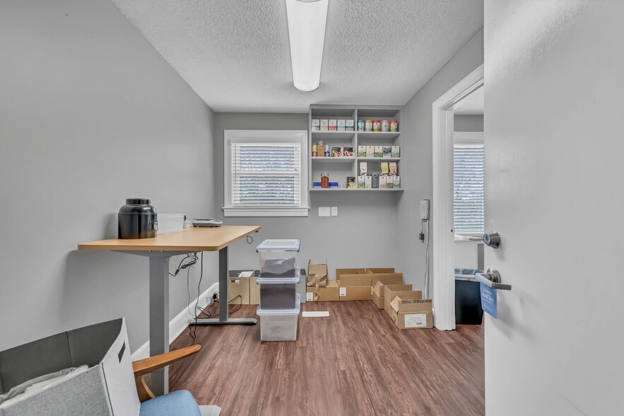 More Photos Of 1758 Memorial Dr, Clarksville Medical For Lease