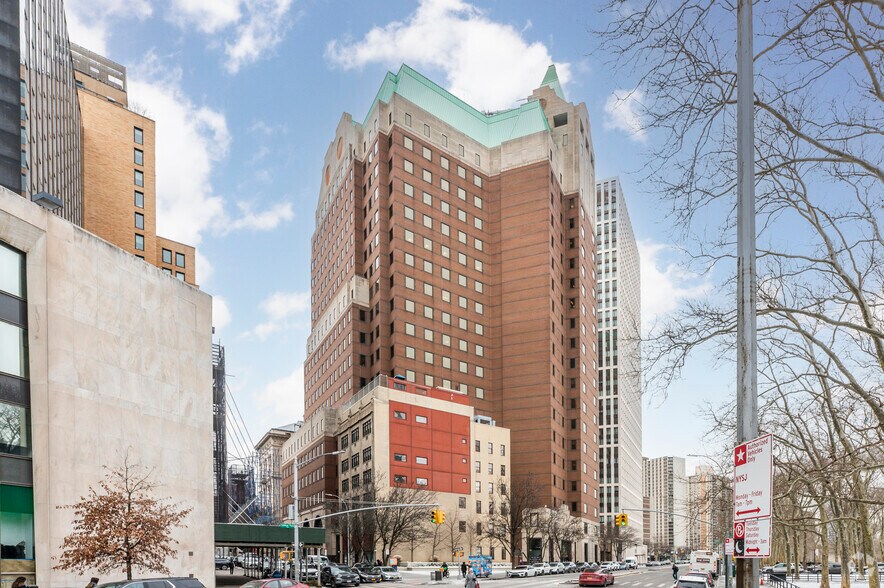 More Photos Of 1 Pierrepont Plz, Brooklyn Office For Lease