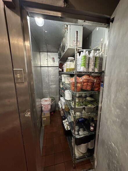 More Photos Of 1427 W Galena Ave, Freeport Freestanding For Sale