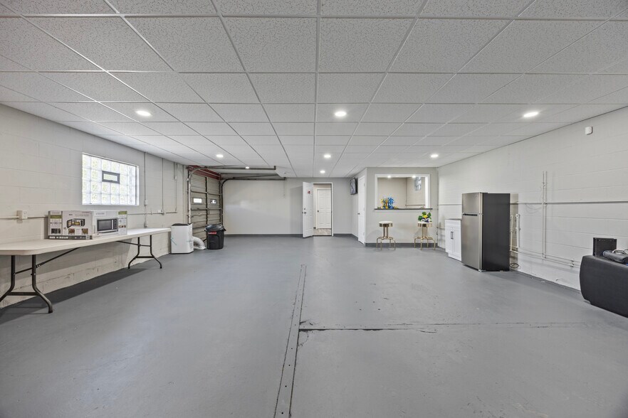 More Photos Of 2314-2318 Niagara St, Niagara Falls Freestanding For Lease