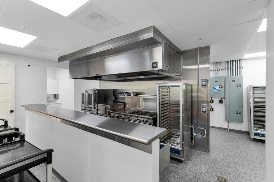 More Photos Of 6901 Hendry Creek Dr, Fort Myers Specialty For Sale