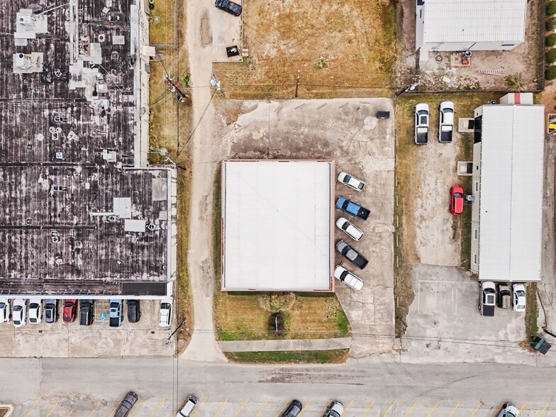 More Photos Of 2405 S Grand Blvd, Pearland Office For Sale