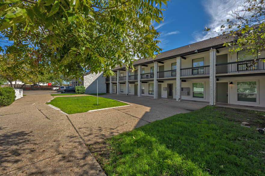 Primary Photo Of 1614 Wheless Ln, Austin Apartments For Sale