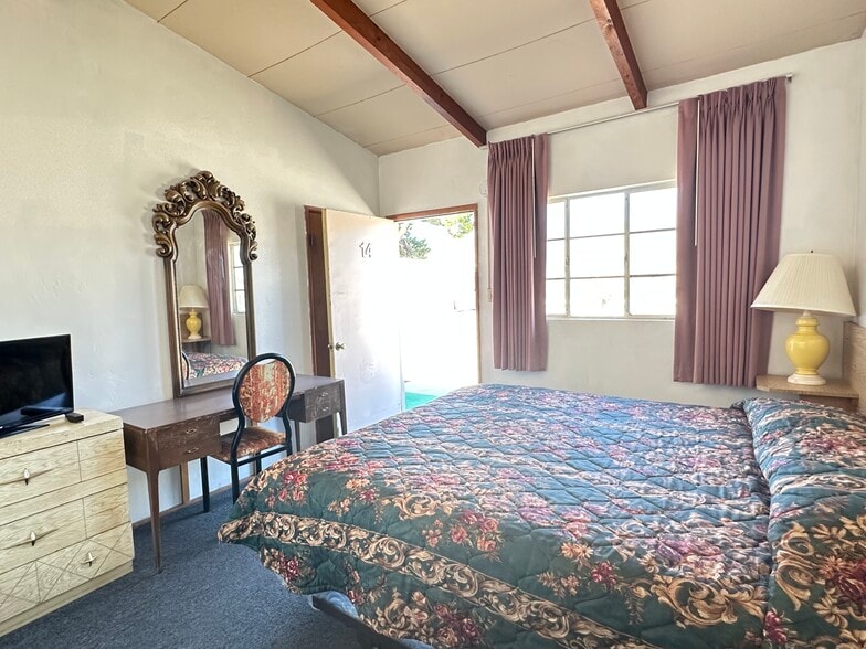 More Photos Of 5436 Lake Isabella Blvd, Lake Isabella Hotel For Sale