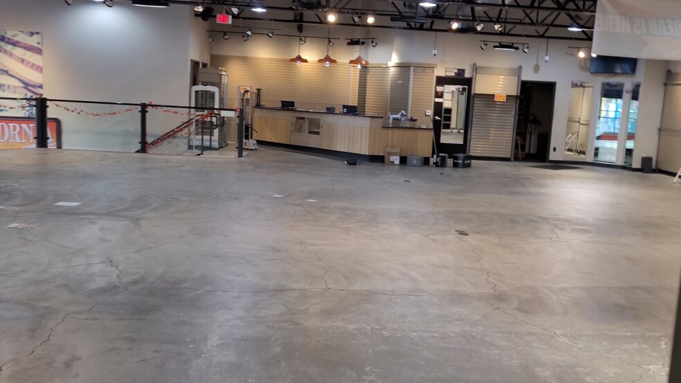 More Photos Of 1517 Pacific Coast Hwy, Harbor City Auto Dealership For Sale