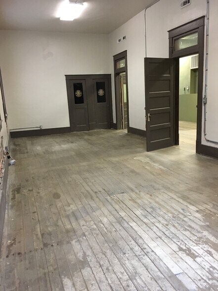 More Photos Of 105 E Alpine St, Siloam Springs Loft Creative Space For Lease