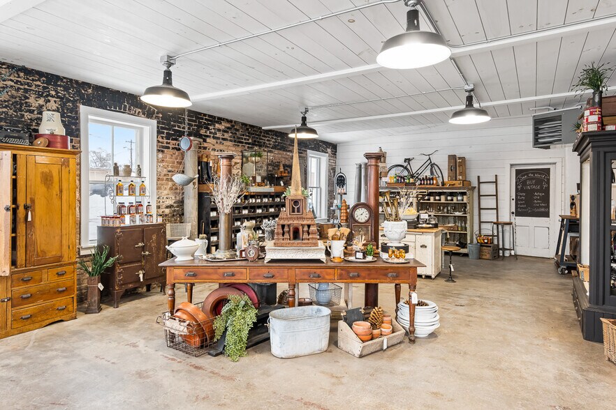 More Photos Of 219 Jefferson St, Waupaca Storefront Retail Office For Sale