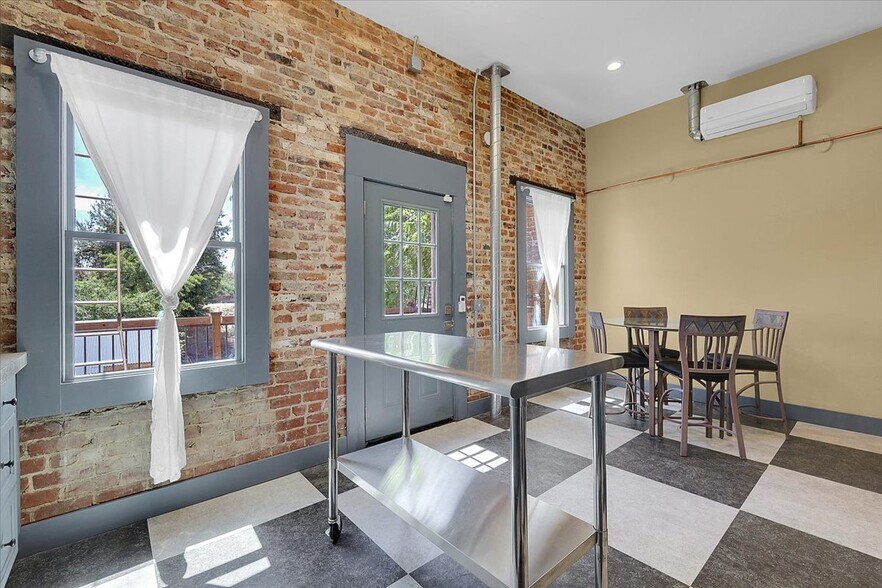 More Photos Of 228 1st St, Marysville Storefront Retail Residential For Sale