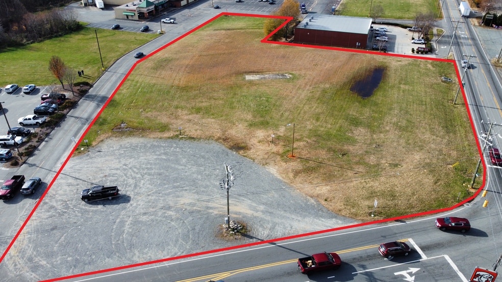 More Photos Of 3060 Old Hollow Rd, Walkertown Freestanding For Lease