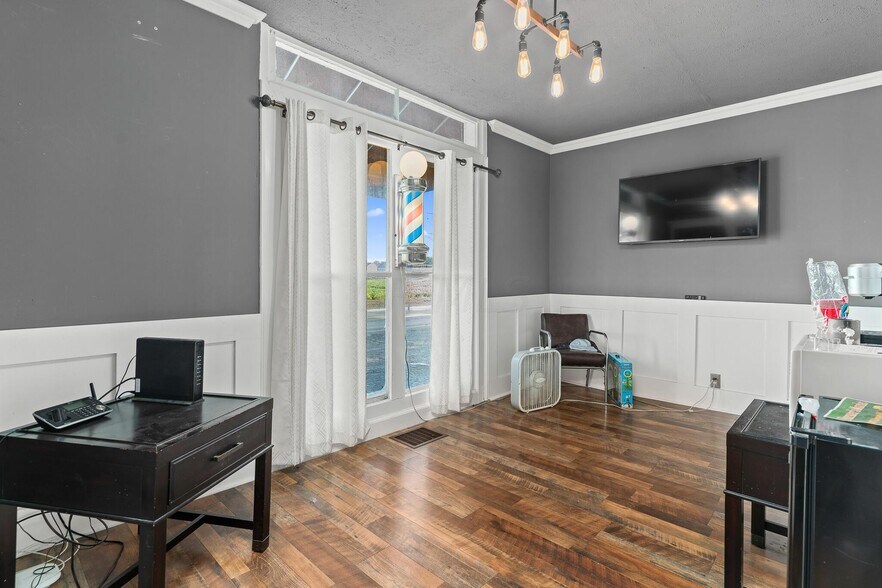 More Photos Of 1550 Lewis Center Rd, Lewis Center Freestanding For Sale