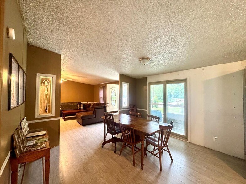 More Photos Of 158 Caloric Rd., Mullens Flex For Sale