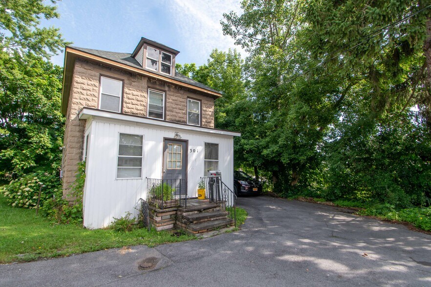 More Photos Of 301 E North St, Geneva Apartments For Sale