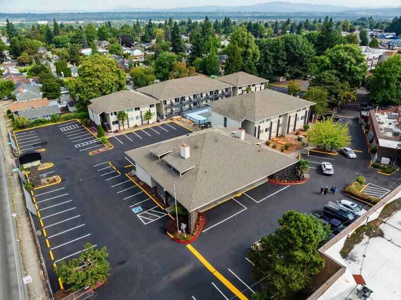 Primary Photo Of 8247 NE Sandy Blvd, Portland Hotel For Sale