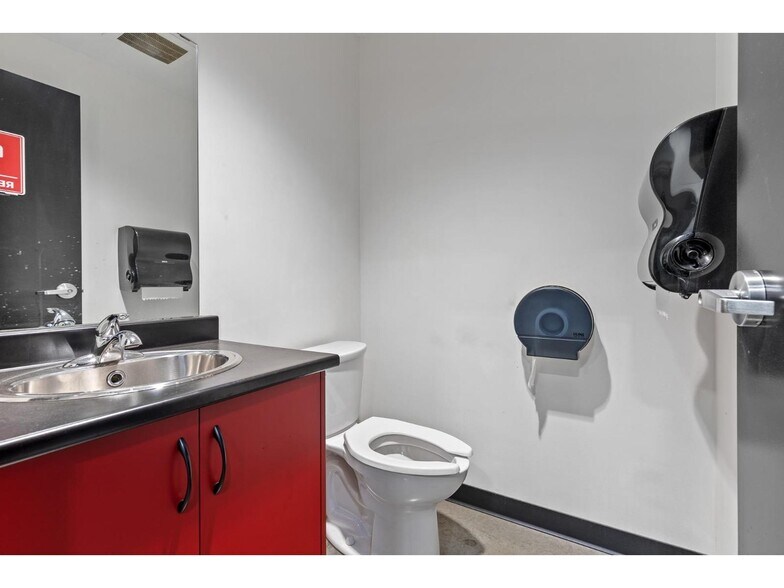 More Photos Of 45949 Rowat Av, Chilliwack Auto Repair For Sale