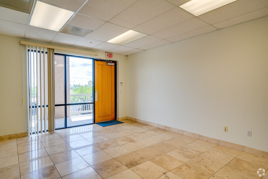 More Photos Of 2550 N Thunderbird Cir, Mesa Office For Lease