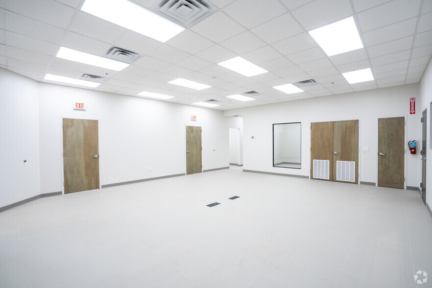 More Photos Of 172 Interamerica Blvd, Laredo Warehouse For Lease