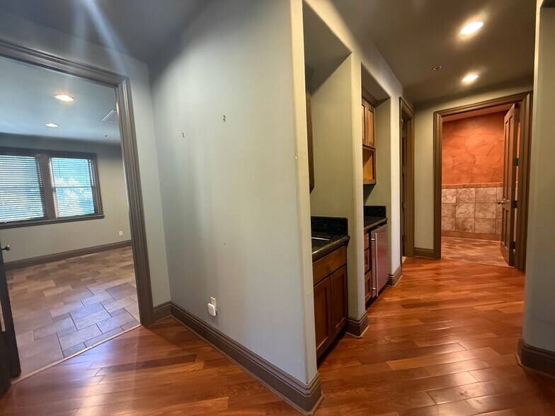 More Photos Of 402 Railroad Ave, Danville Storefront Retail Office For Lease