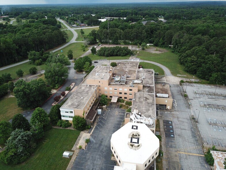 More Photos Of 60 Hospital, Newnan Office For Sale