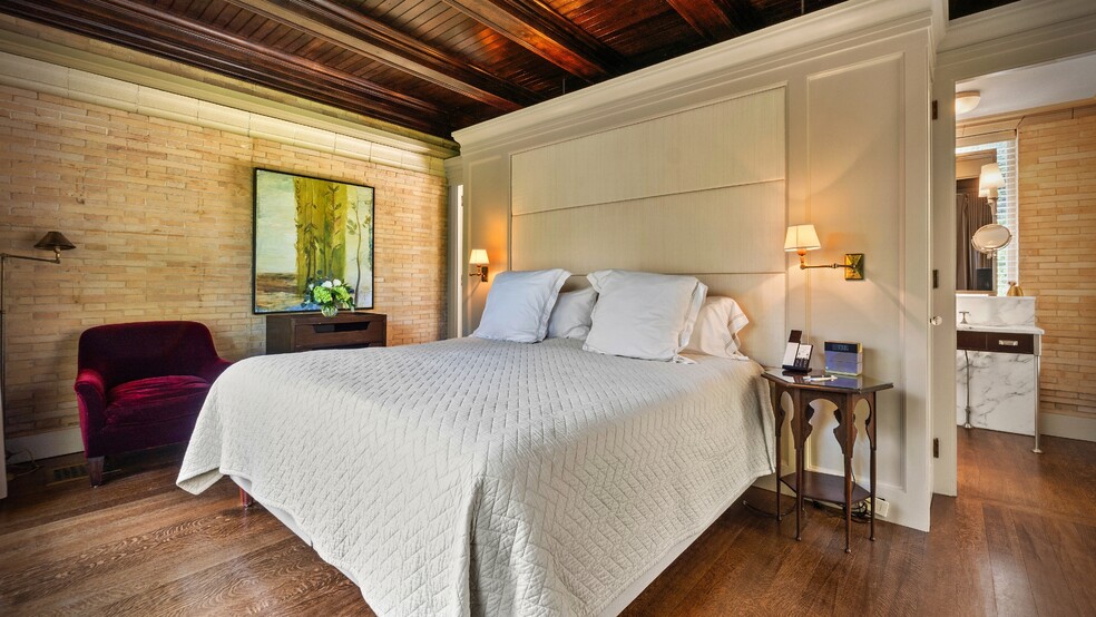 More Photos Of 11 Hawthorne Rd, Lenox Hotel For Sale