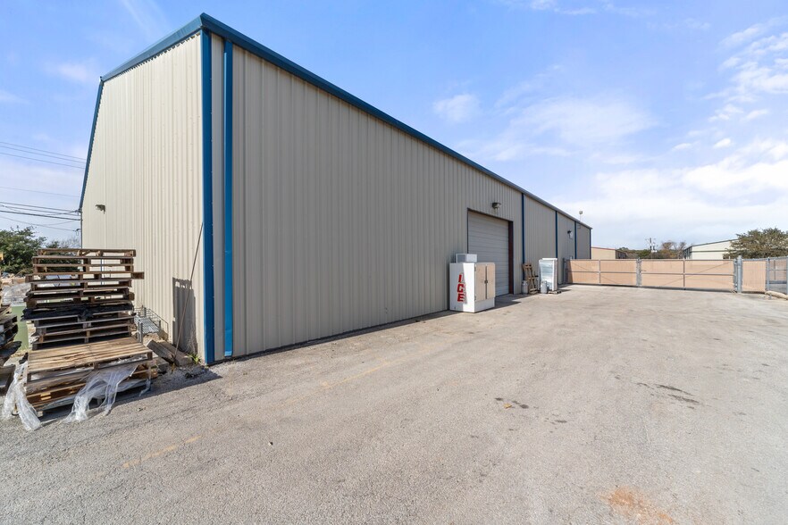 More Photos Of 17300 Bell North Dr, Schertz Warehouse For Sale