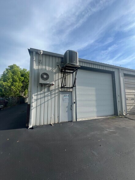 More Photos Of 3663 Arnold Ave, Naples Light Manufacturing For Lease