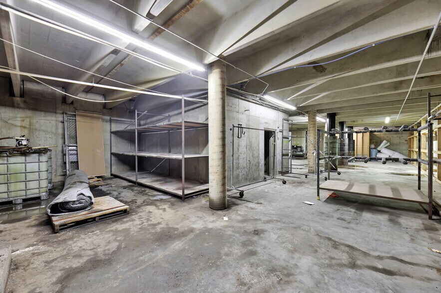 More Photos Of 11209 W Kellogg, Wichita Auto Dealership For Sale