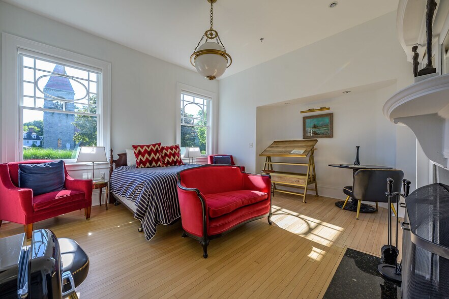 More Photos Of 2 Kemble St, Lenox Hospitality For Sale