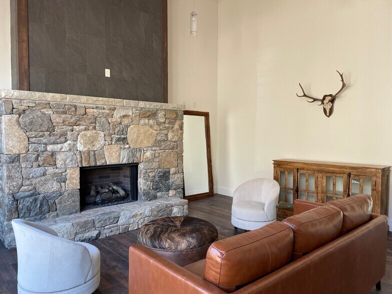 More Photos Of 70 Sapphire Valley Rd, Sapphire Apartments For Sale