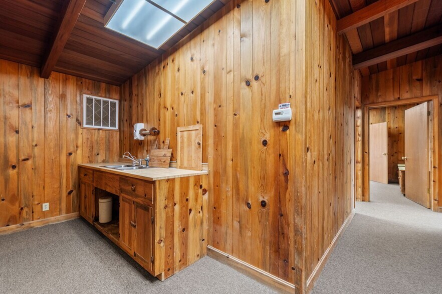 More Photos Of 4051-4061 N Highway 101, Eureka Warehouse For Sale