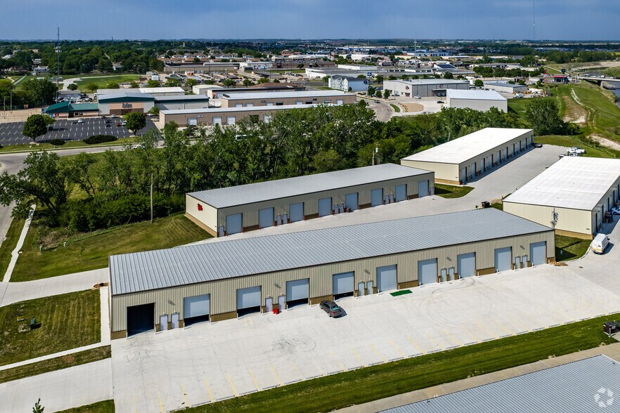 More Photos Of 3240 N 23rd St, Lincoln Industrial For Lease