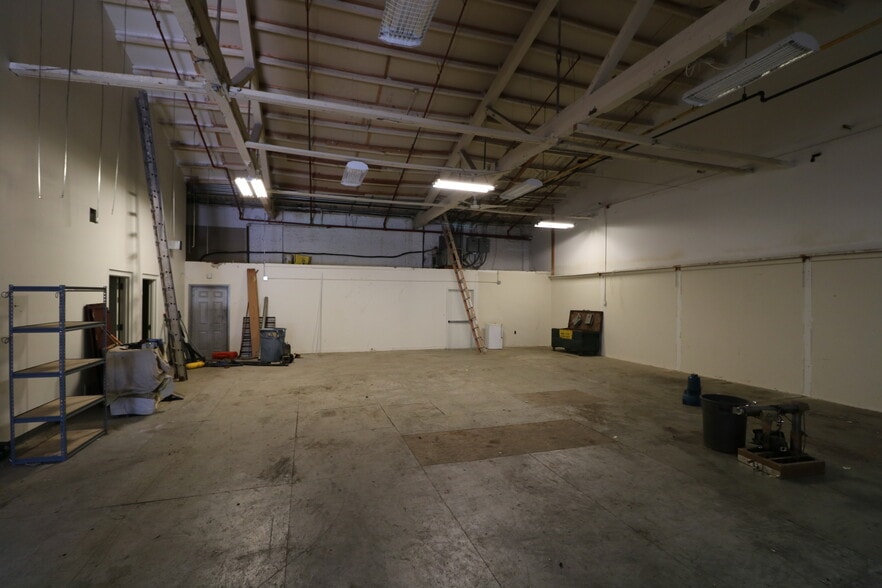 More Photos Of 703 Van Rossum Ave, Beverly Industrial For Sale
