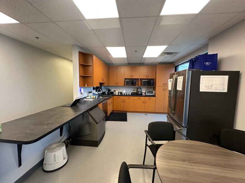 More Photos Of 4135 Galley Ct, Earth City Warehouse For Sale