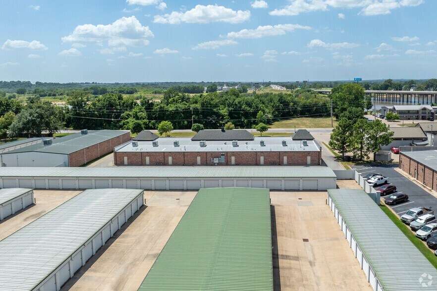 More Photos Of 10133-10149 Riverside Pky, Tulsa Storefront For Lease