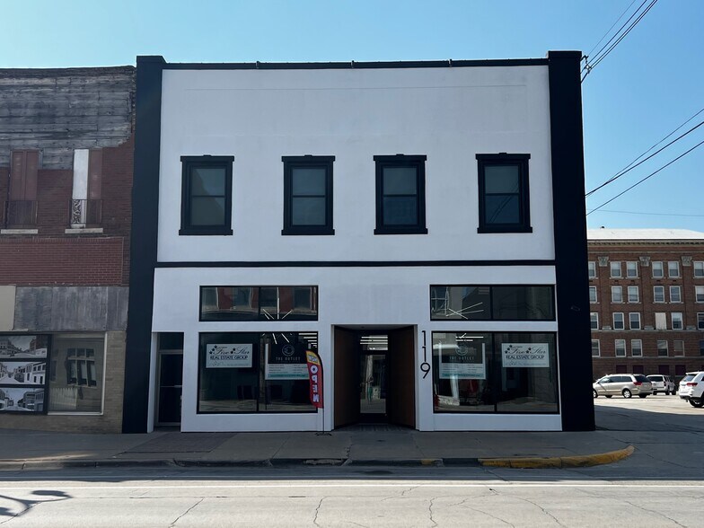 Primary Photo Of 119 E Main St, Marshalltown Coworking Space