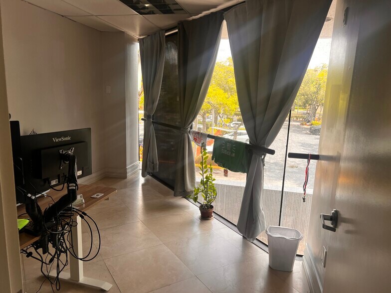 More Photos Of 4651 Sheridan St, Hollywood Medical For Sale