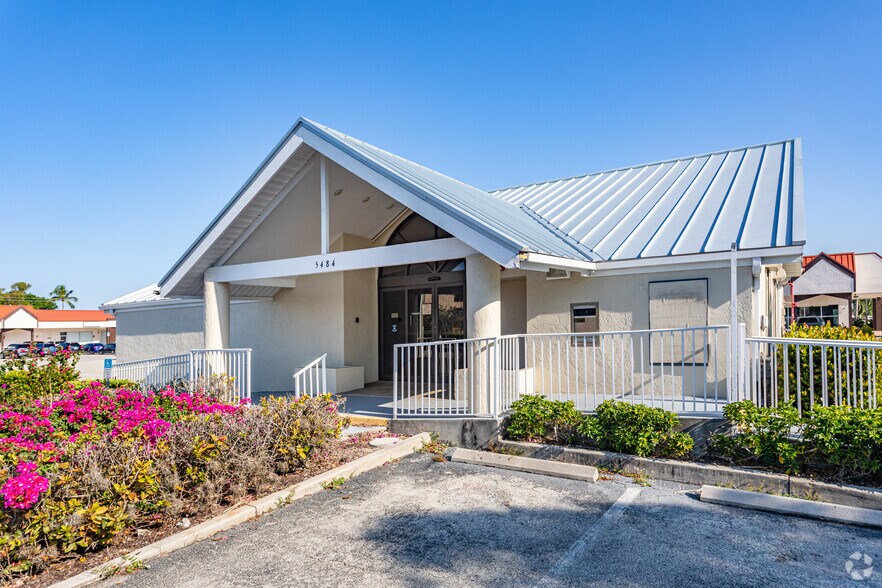 More Photos Of 5484 Rattlesnake Hammock Rd, Naples Freestanding For Lease