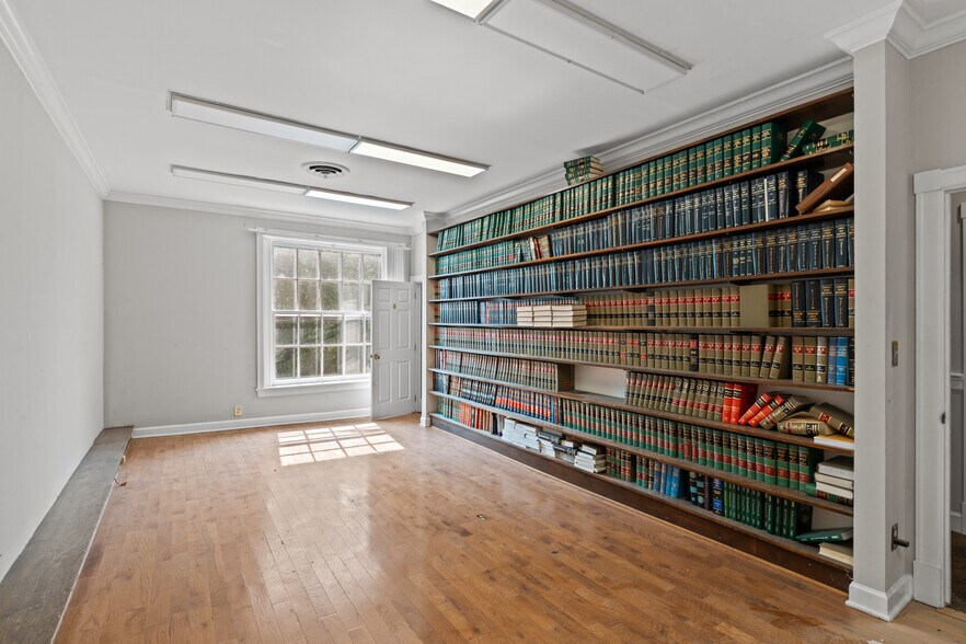 More Photos Of 101 St Clair St, Frankfort Loft Creative Space For Sale