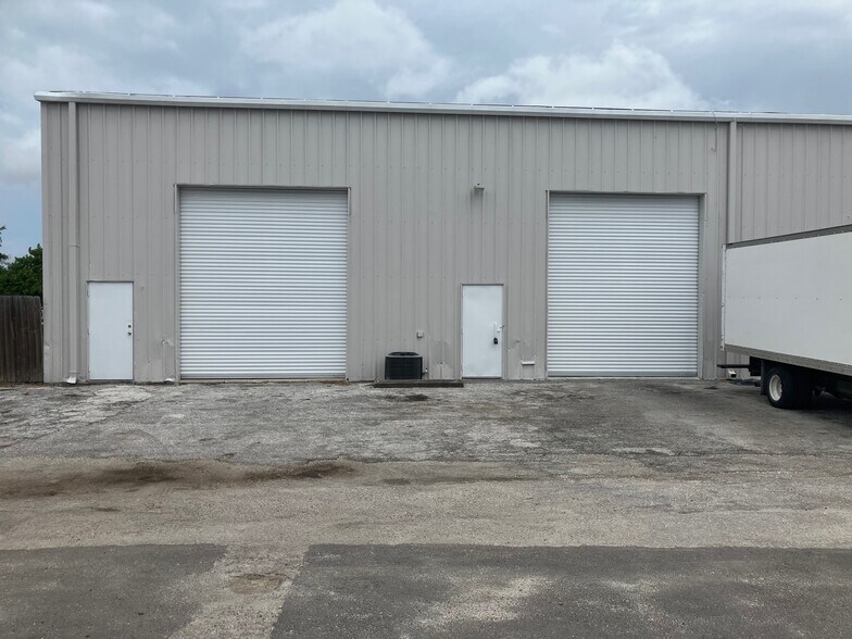 More Photos Of 9161 131st Pl N, Largo Warehouse For Lease