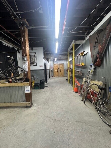 More Photos Of 175 Walnut Ave, Bronx Warehouse For Lease