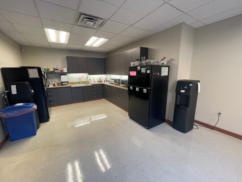 More Photos Of 502 Keystone Dr, Warrendale Office For Sale