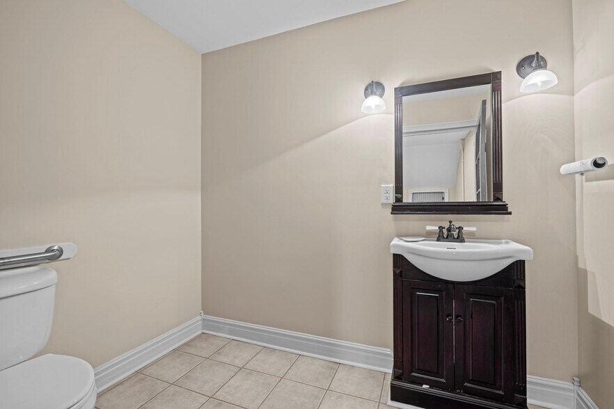 More Photos Of 207 N Water St, Elizabeth City Office For Sale