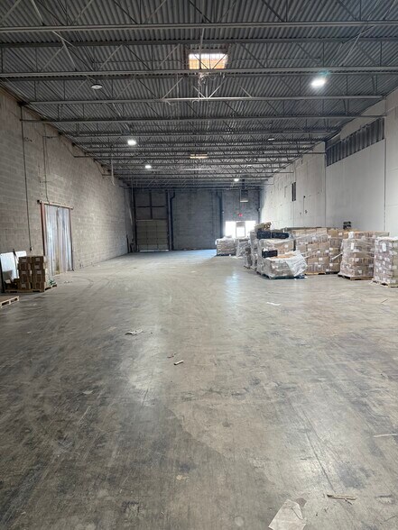 More Photos Of 4812 Top Line Dr, Dallas Warehouse For Lease