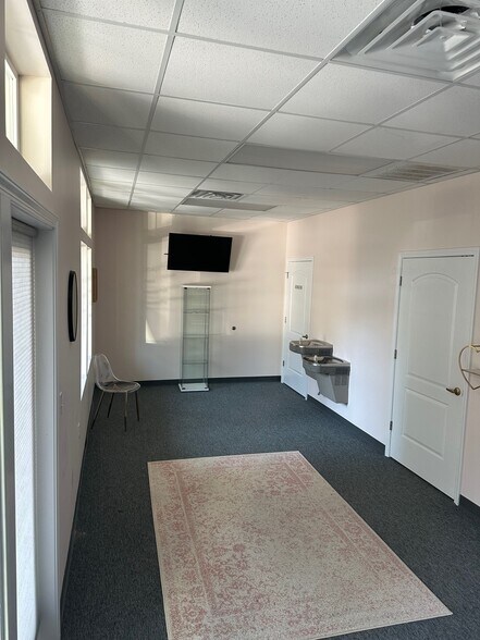 More Photos Of 1456 N Howe St, Southport Medical For Lease