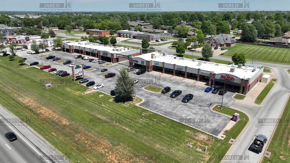 More Photos Of 701-703 N McCroskey St, Nixa Unknown For Lease