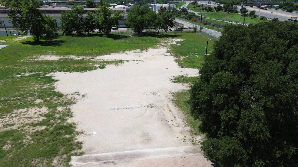 More Photos Of 1010 Hoefgen Avenue, San Antonio Land For Sale
