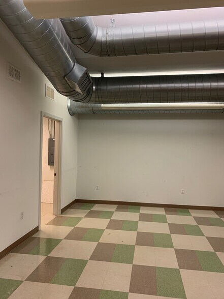 More Photos Of 6250 Jupiter Ave NE, Belmont Office For Lease