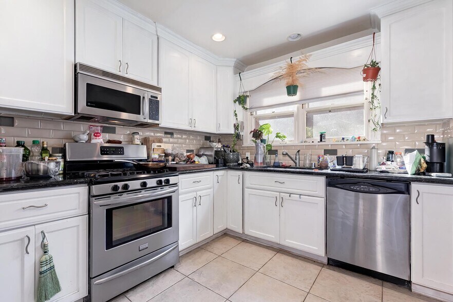 More Photos Of 615 N Plymouth Blvd, Los Angeles Apartments For Sale